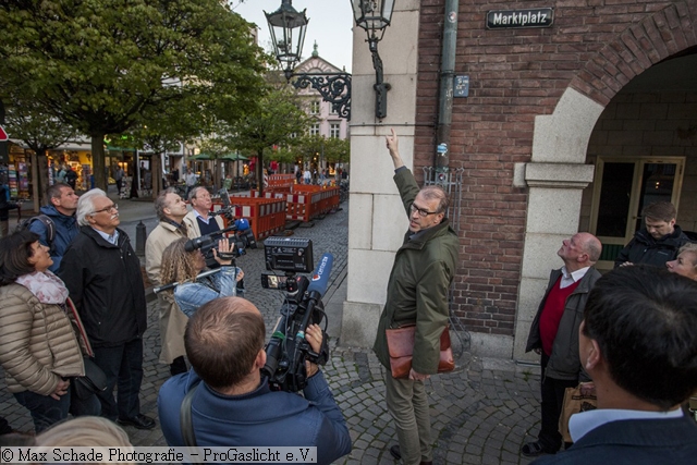 Georg Schumacher erklrt den kulturhistorischen Wert der Gasbeleuchtung 